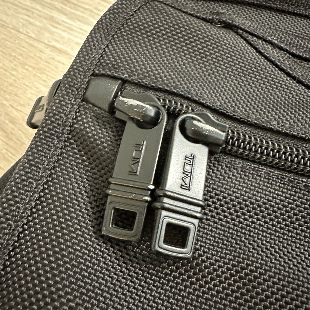 Tumi alpha 2 black expandable laptop briefcase bag 26141D2 - Picture 13 of 16